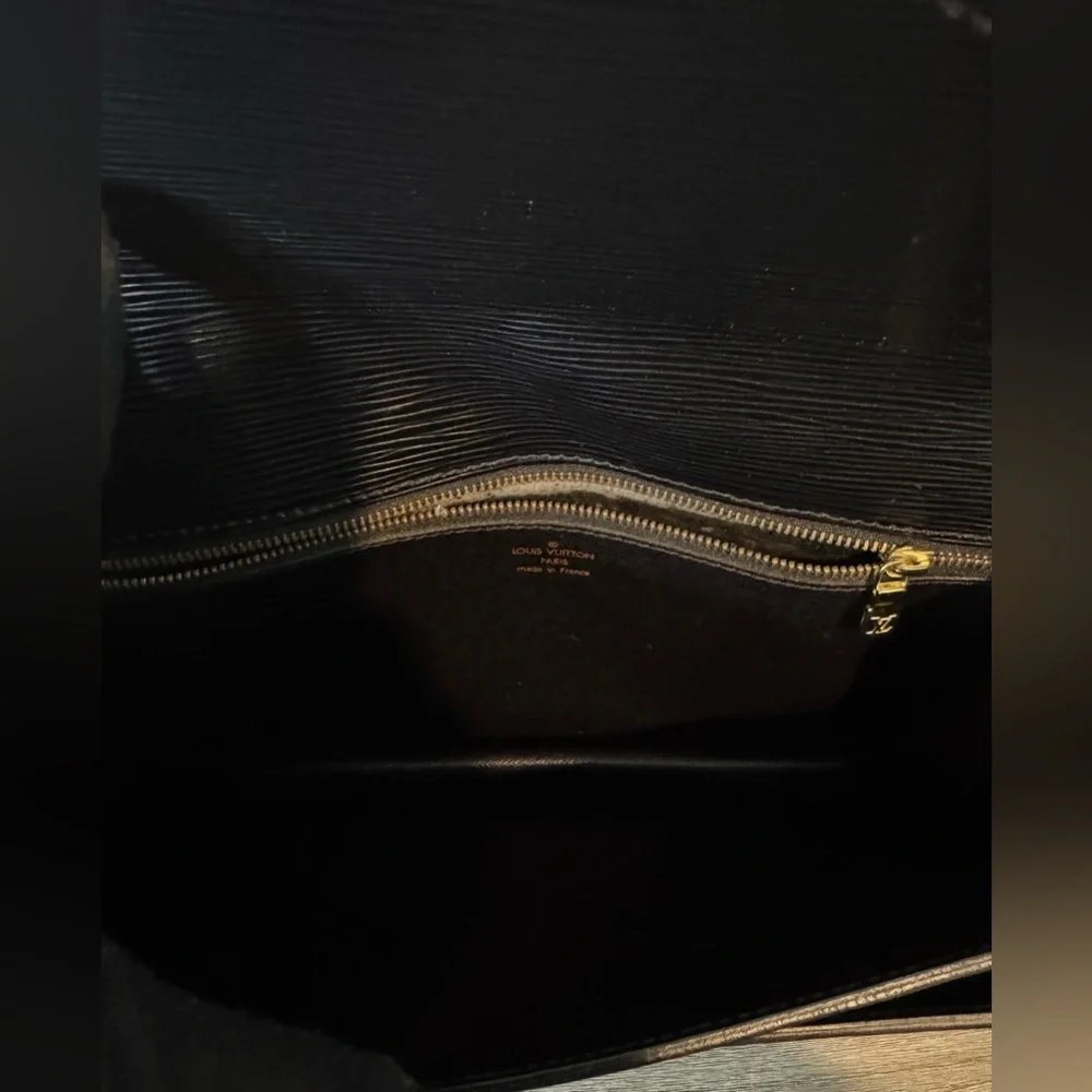 SOLD Vintage Louis Vuitton Clutch | Good Vintage Condition - Picture 11 of 16